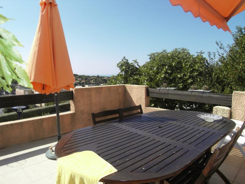 A vendre à Carnoux en Provence villa de type 4 avec vue mer, 120 m² habitables + garage