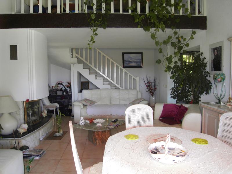 A vendre à Carnoux en Provence villa de type 4 avec vue mer, 120 m² habitables + garage