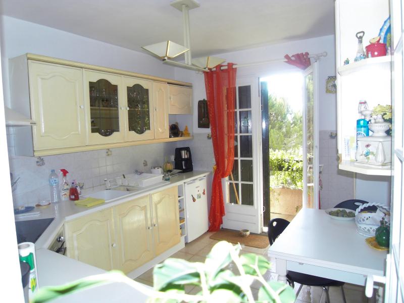 A vendre à Carnoux en Provence villa de type 4 avec vue mer, 120 m² habitables + garage