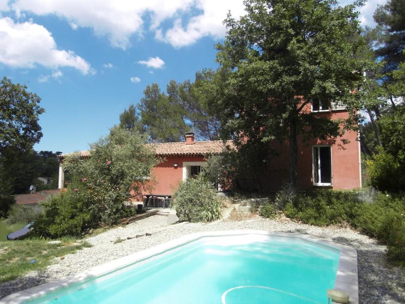 A la vente maison de type 5 à Belcodène 13720, piscine, garage, atelier
