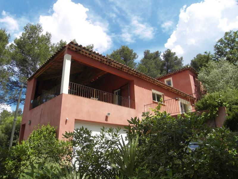 A la vente maison de type 5 à Belcodène 13720, piscine, garage, atelier
