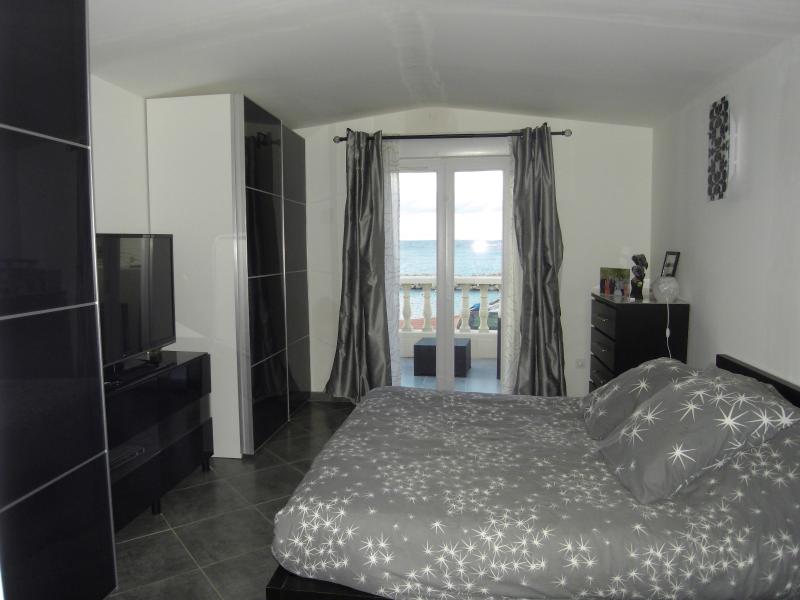 Recherchez-vous une villa à vendre dans un cadre exceptionnel et en bord de mer ?