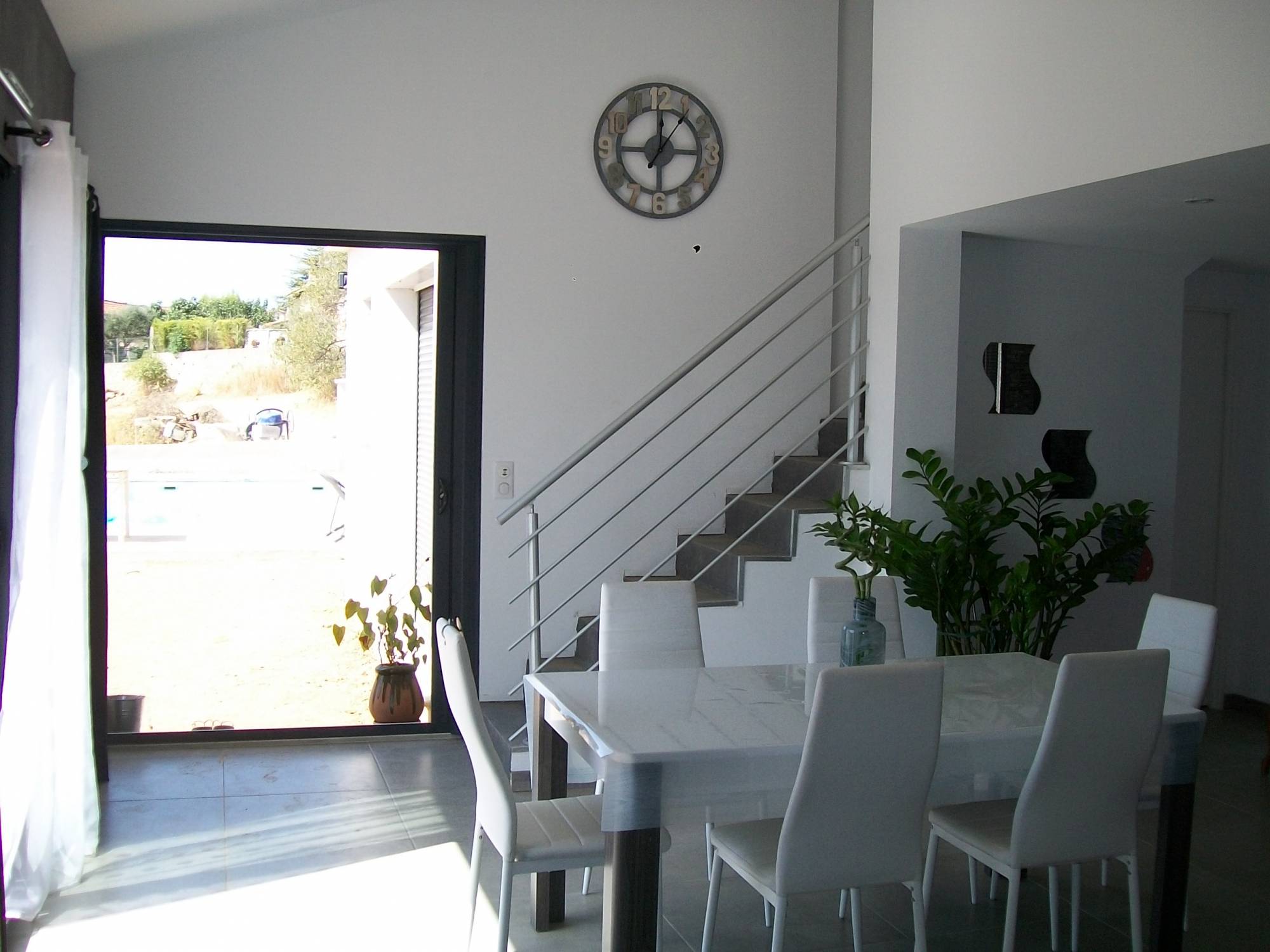 A vendre à Plan de Cuques villa neuve de 6 pièces avec piscine