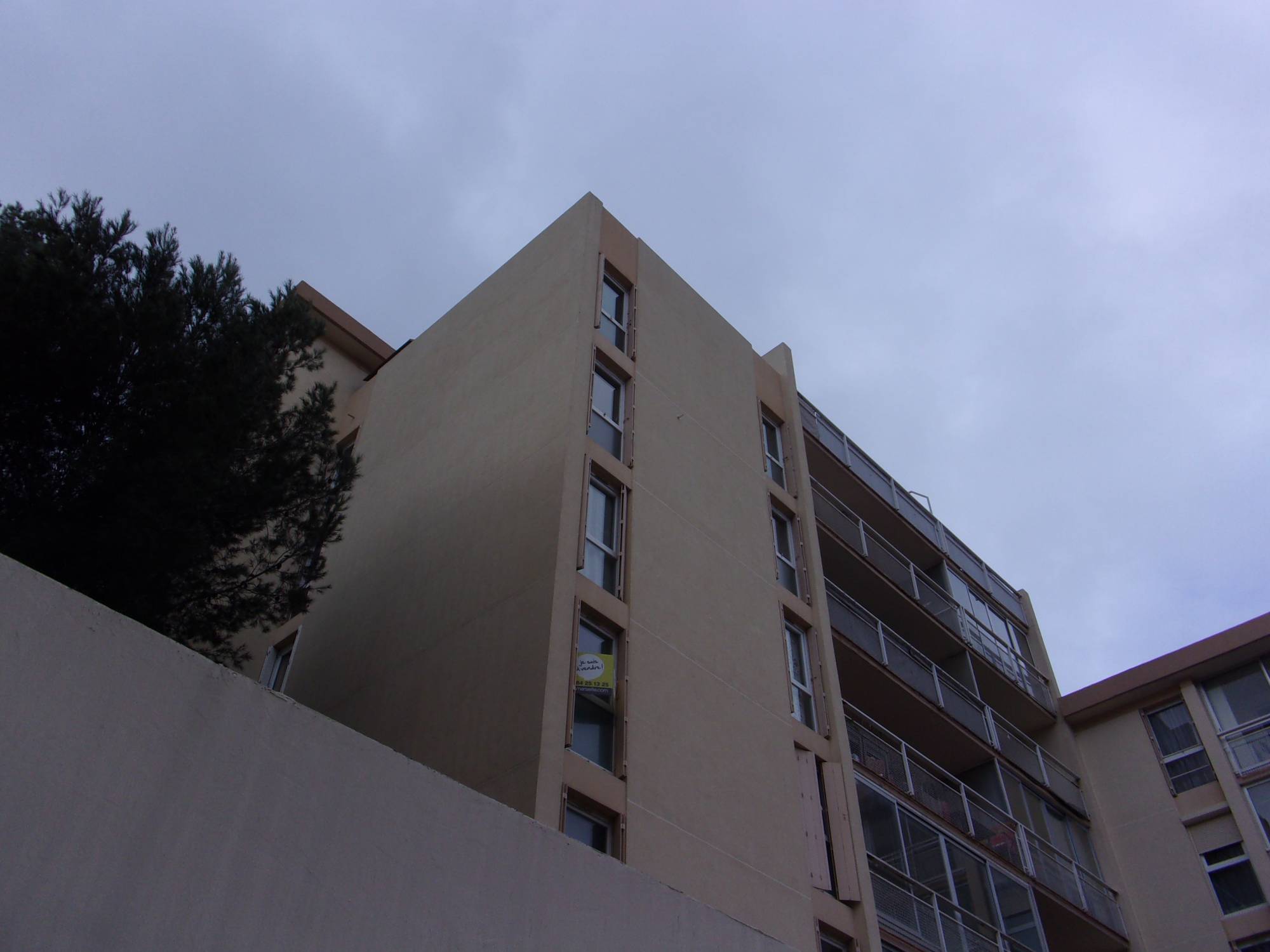 A vendre 13009 MARSEILLE valmont redon  T3 avec place de parking privative