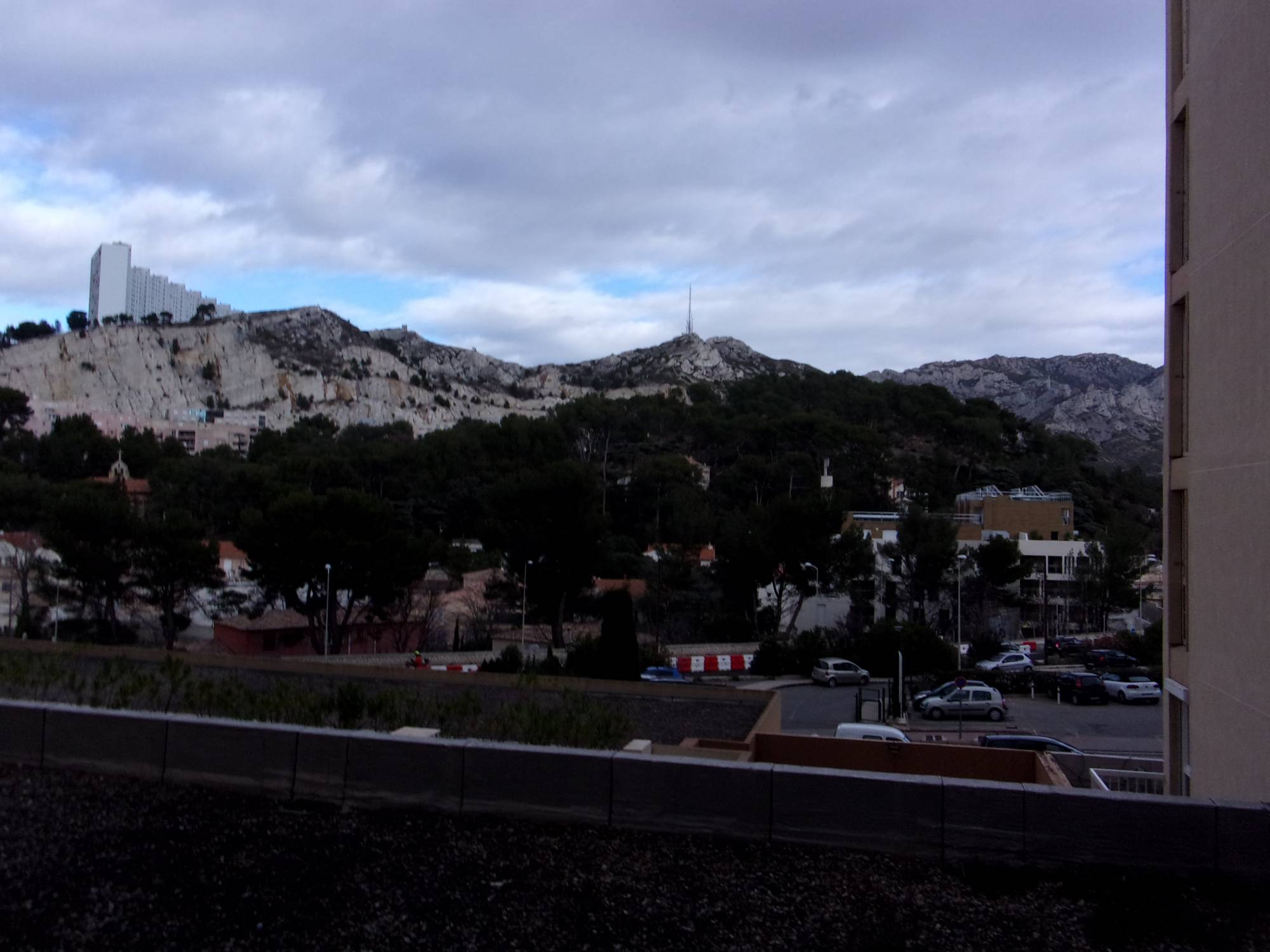 A vendre 13009 MARSEILLE valmont redon  T3 avec place de parking privative