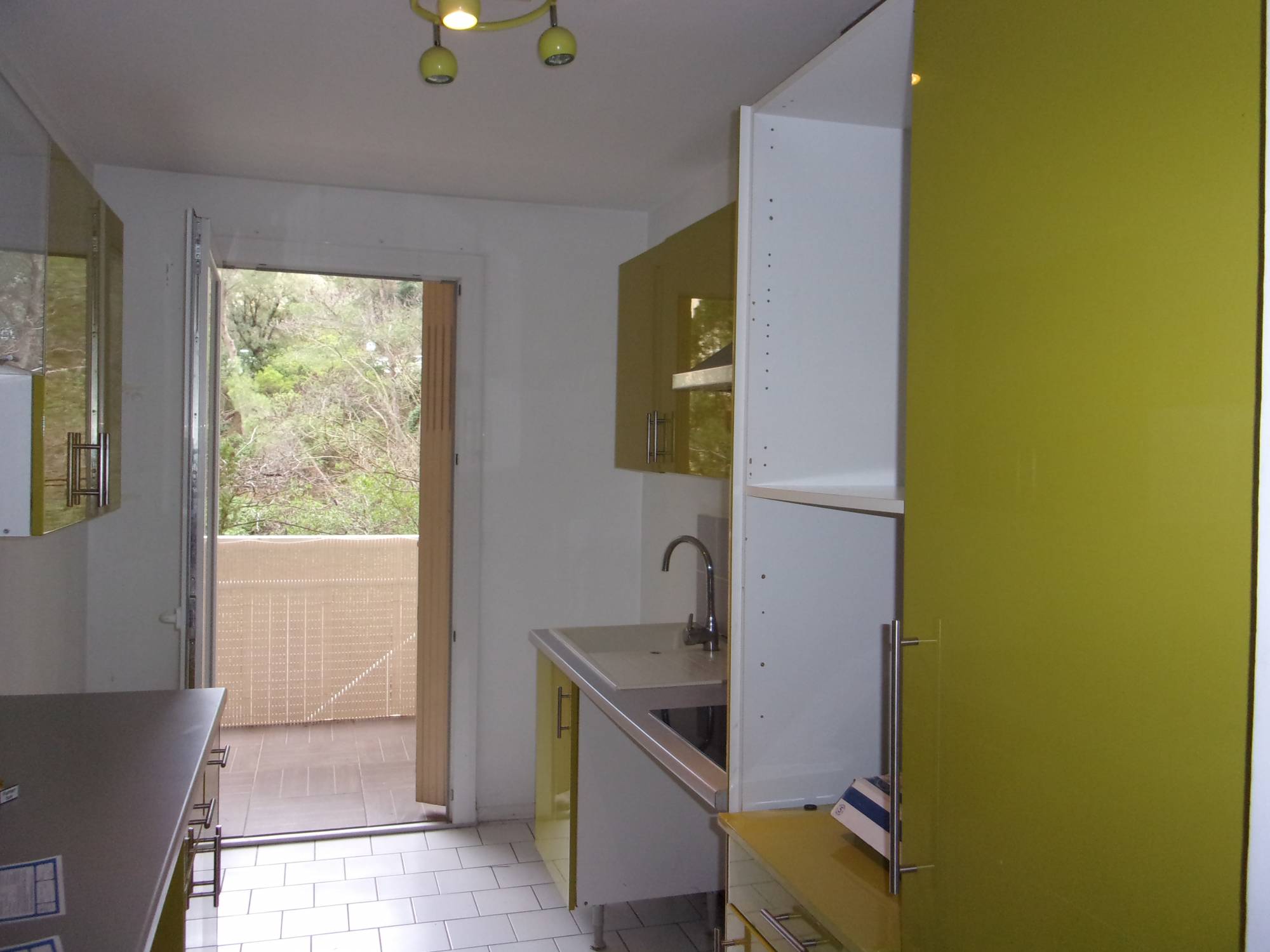A vendre 13009 MARSEILLE valmont redon  T3 avec place de parking privative