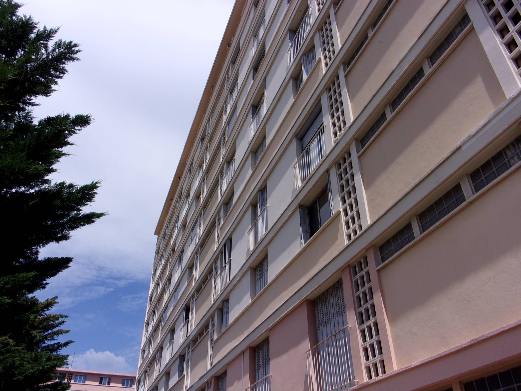 a vendre sur le secteur de la rose un appartement de 3 pièces d'environ 56 m² en dernier étage