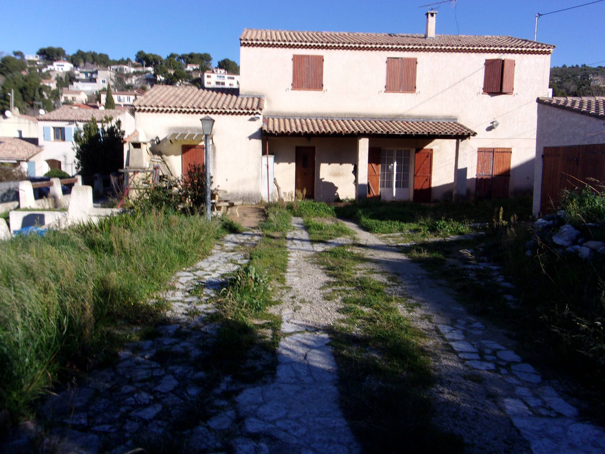 A vendre terrain de 957 m² avec maison à démolir  13380 Plan de Cuques