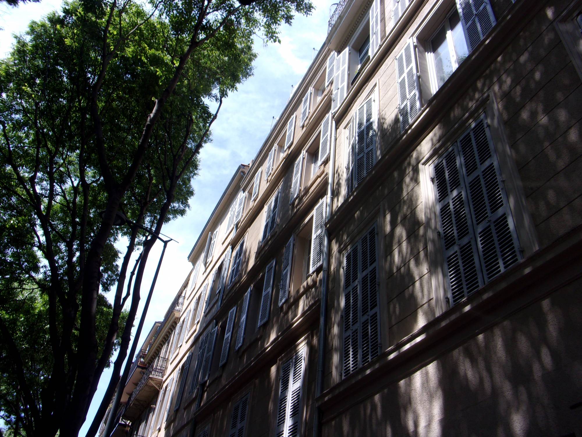 A vendre bel appartement type 5 spacieux et lumineux dans immeuble marseillais Réformés - Libération 13001 Marseille