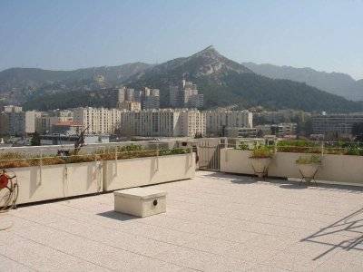 A vendre 13010 Saint Tronc  Appartement 4 chambres avec toit terrasse privatif