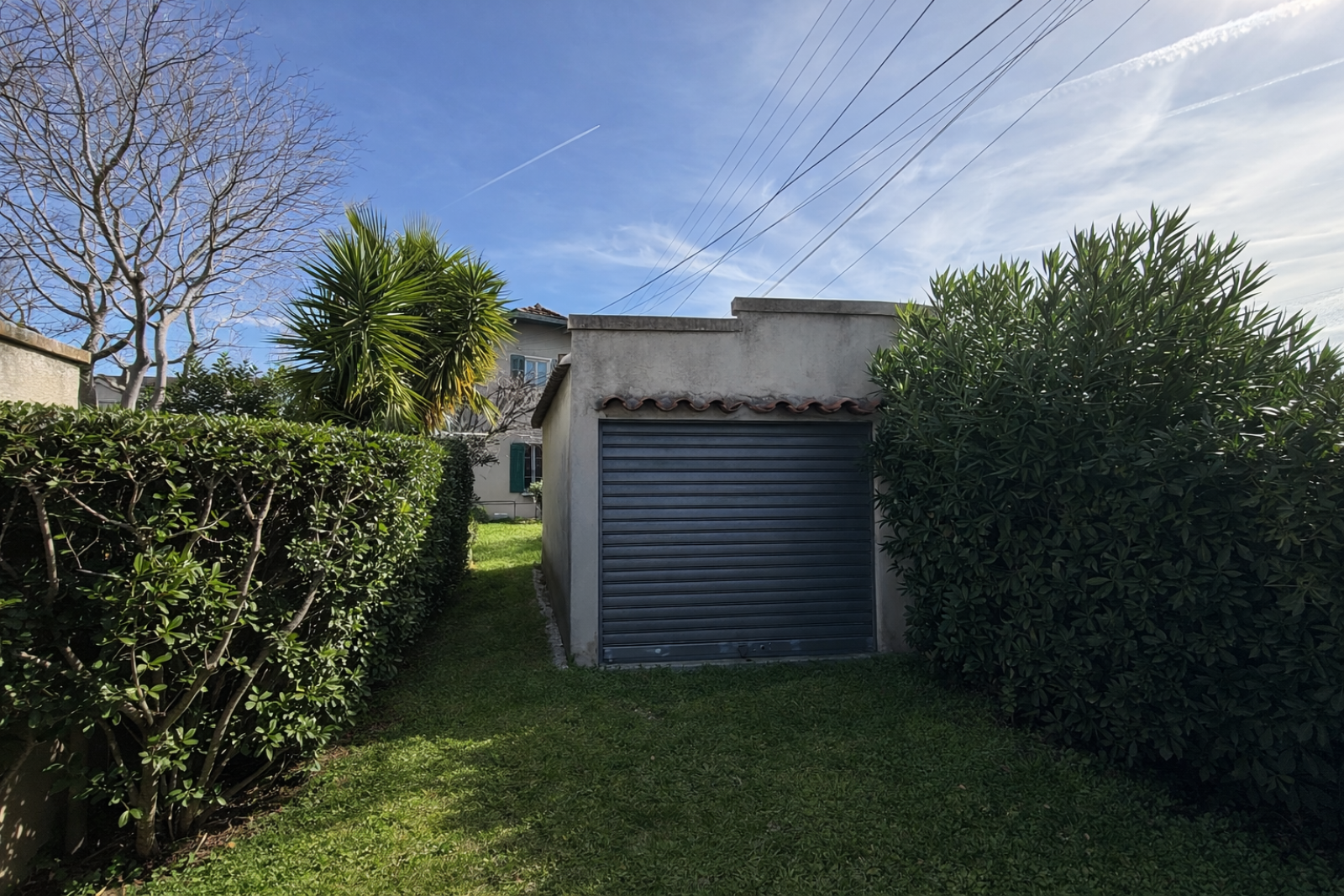Maison de charme avec jardin arboré et garage – Quartier recherché