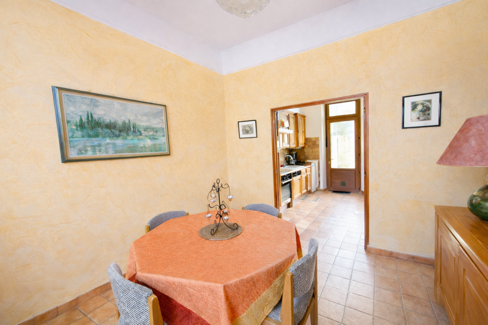 Maison de charme avec jardin arboré et garage – Quartier recherché