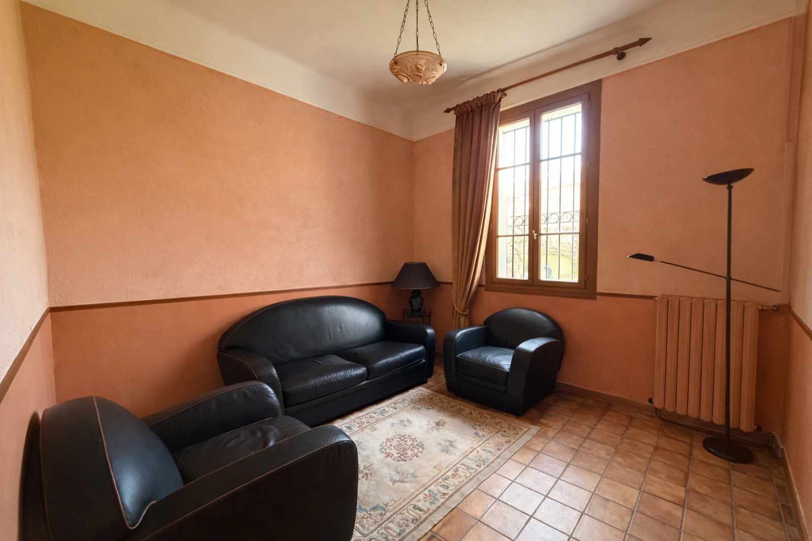 Maison de charme avec jardin arboré et garage – Quartier recherché