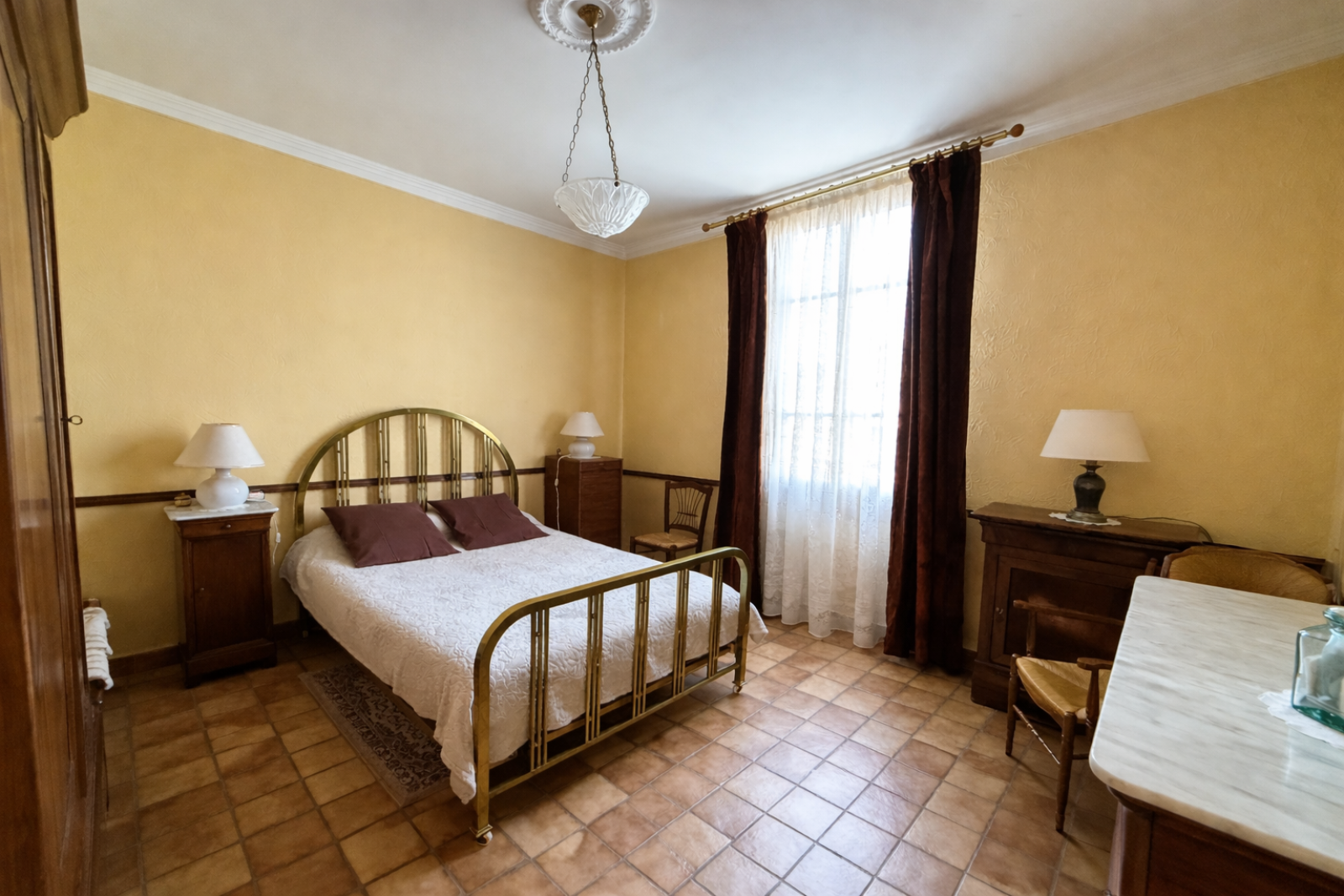 Maison de charme avec jardin arboré et garage – Quartier recherché