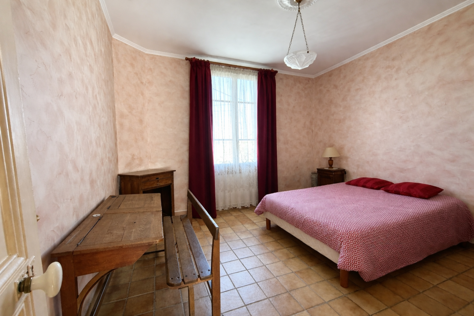 Maison de charme avec jardin arboré et garage – Quartier recherché