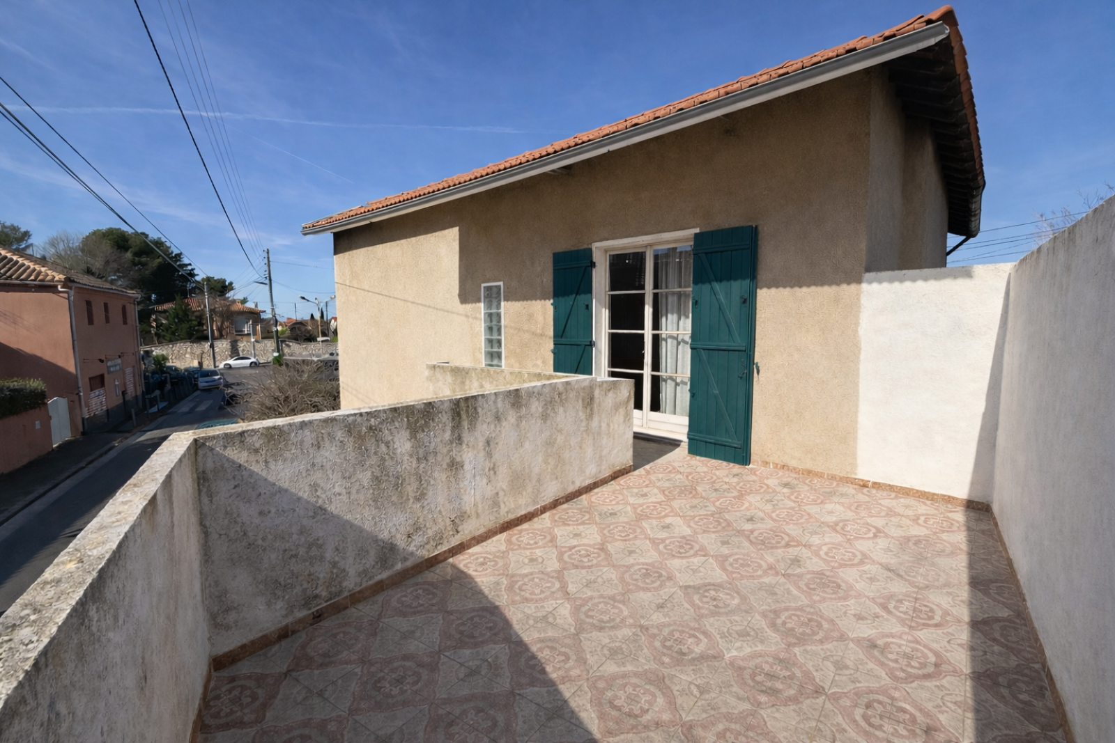 Maison de charme avec jardin arboré et garage – Quartier recherché