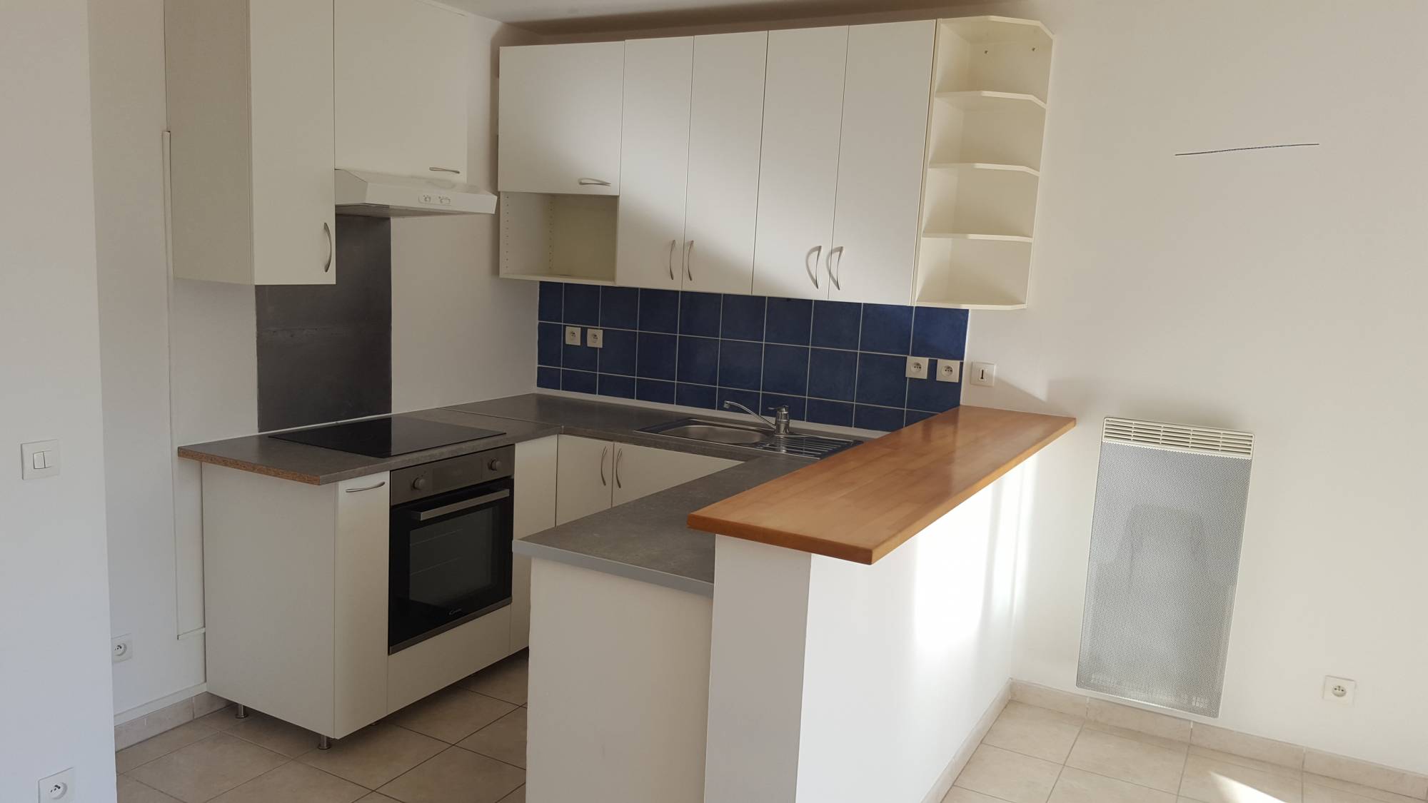 A vendre appartement 3 pièces d'environ 55 m² avec terrasse de 29 m² et place de parking privative entre Saint Jean du désert et la Fourragère 13012 Marseille
