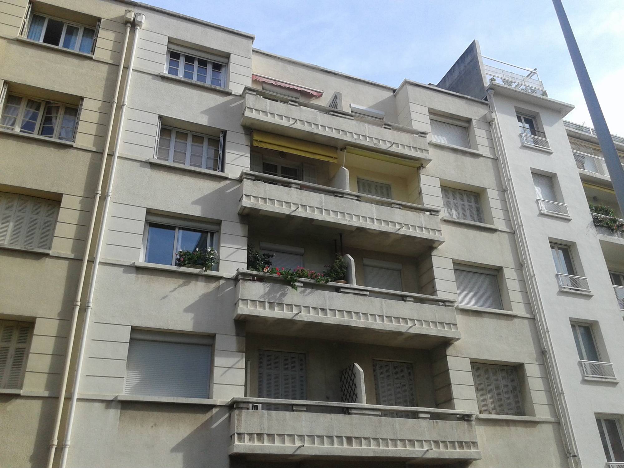 Coeur 8ème arrondissement de Marseille appartement de 63 m ² à vendre avec balcon et cave