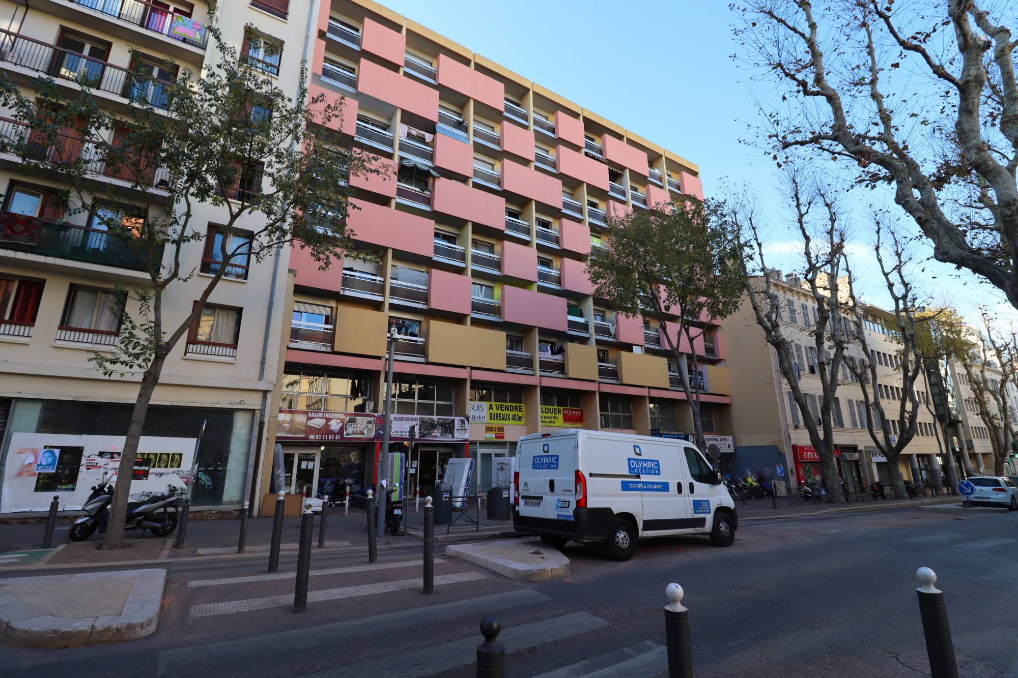 A vendre Spécial investissement locatif - Appartement 1 pièces de 29 m2 avec balcon en plein coeur du Centre ville de Marseille Quartier Saint Lazare 13003 Marseille