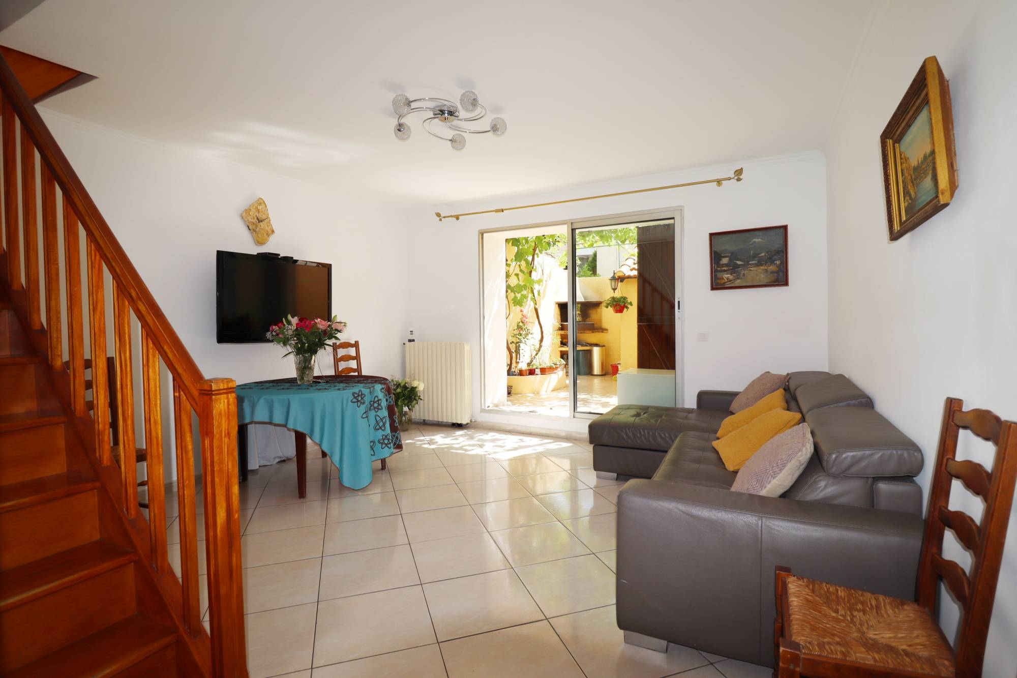 A vendre maison de village de 91 m² avec terrasse de 20 m² situé en plein coeur du village de Saint Barnabé 13012 Marseille
