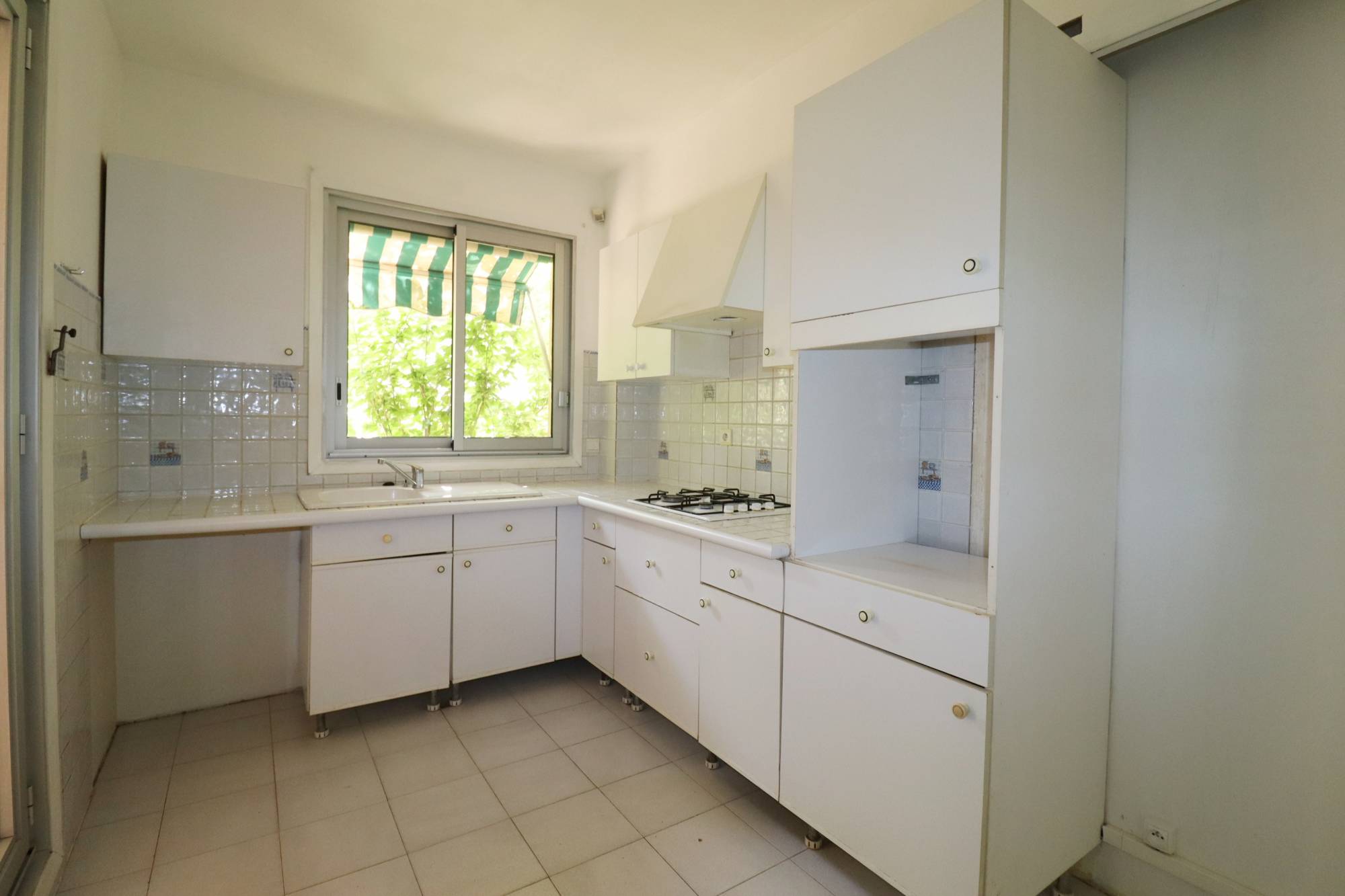Pour un investissement locatif appartement à vendre de 3 pièces sur le village de Saint Baranabé 13012 Marseille