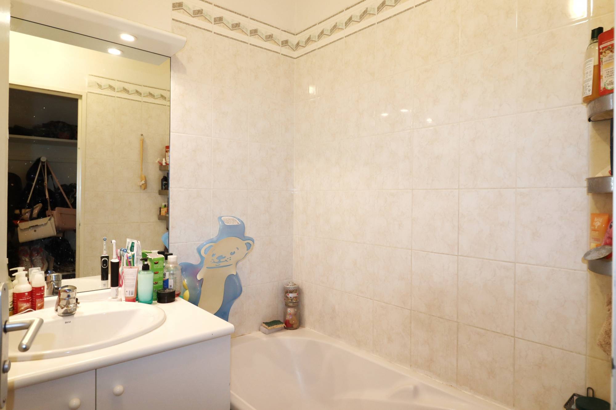 salle de bain A vendre - T2 investissement locatif - logement occupé - Bon secours - 13014 Marseille