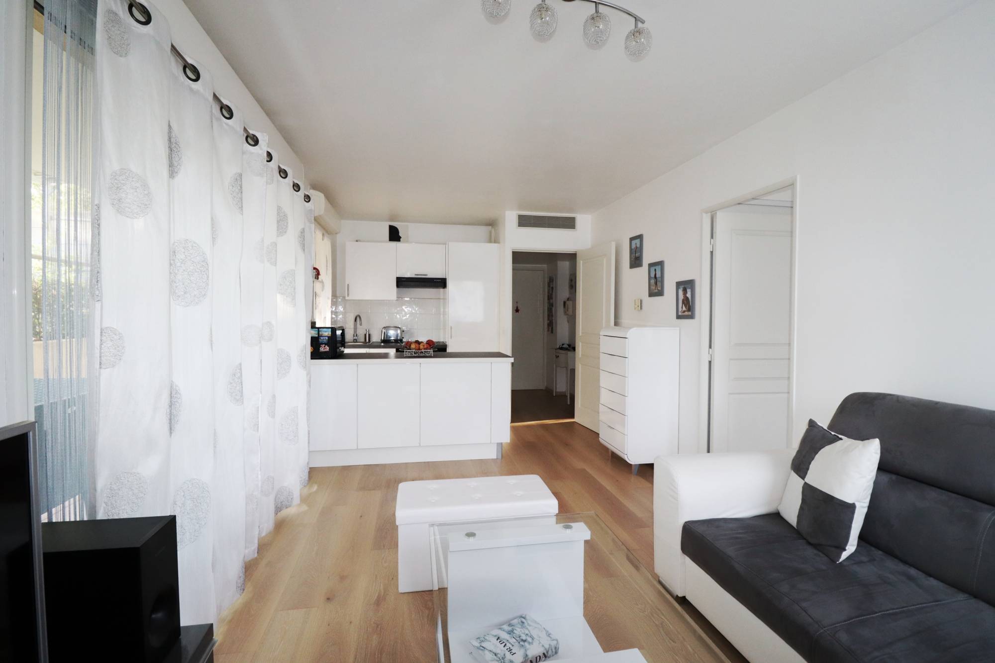 séjour A vendre dans résidence de standing appartement 2 pièces Bois Luzy - Saint Barnabé 13012 Marseille