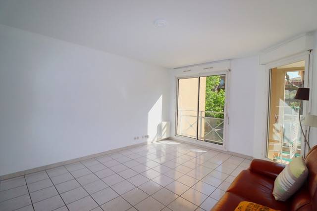 A vendre appartement 2 pièces de 47 m² avec terrasse en plein cœur du village de Saint Barnabé 13012 Marseille