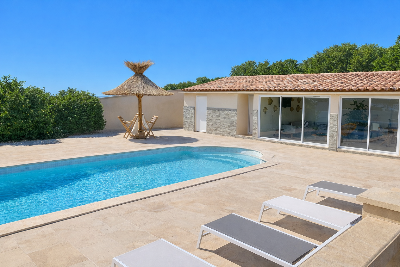 À VENDRE – Maison familiale 3 chambres piscine et annexes extérieures sur 2 000 m² de terrain  Marseille 1301​4