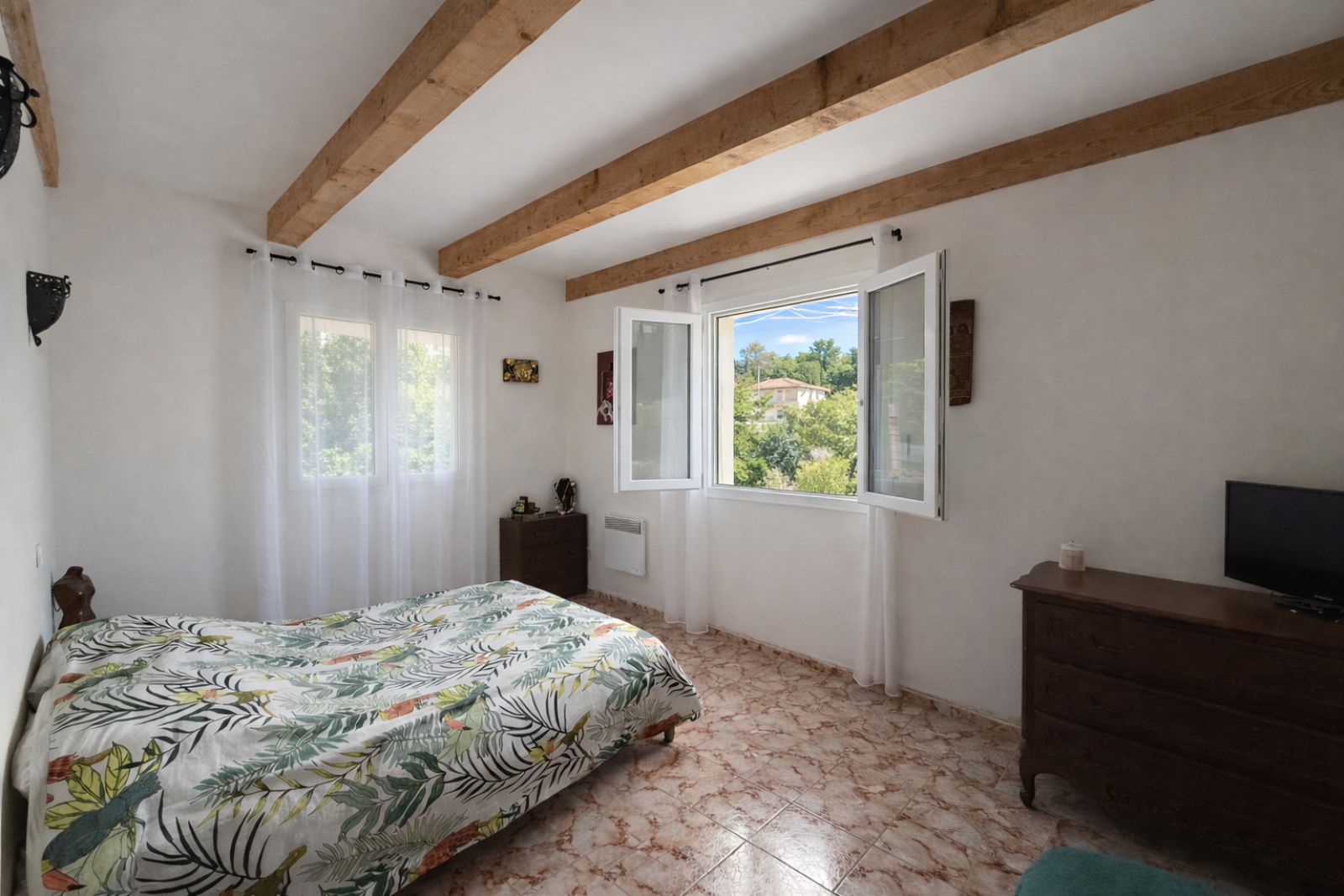 À VENDRE – Maison familiale 3 chambres piscine et annexes extérieures sur 2 000 m² de terrain  Marseille 1301​4