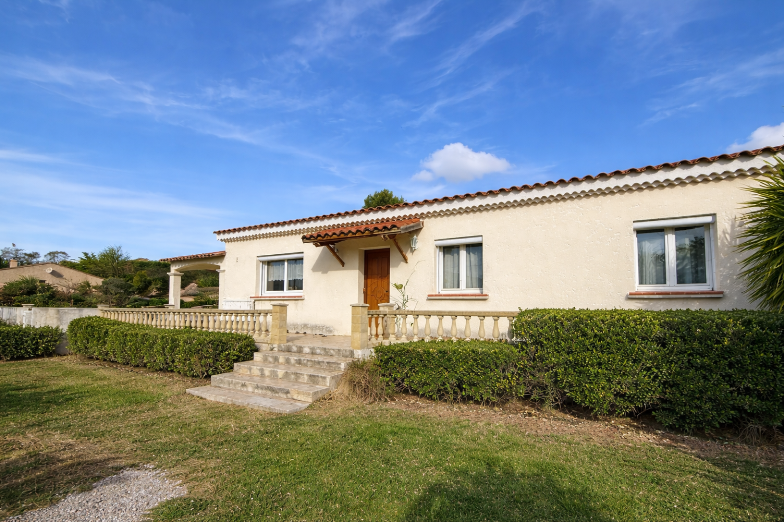 À VENDRE – Maison familiale 3 chambres piscine et annexes extérieures sur 2 000 m² de terrain  Marseille 1301​4