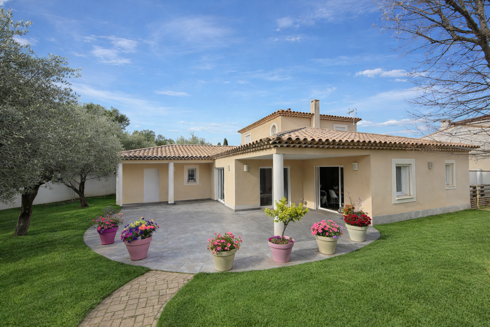 Élégante maison familiale contemporaine avec jardin arboré – Allauch