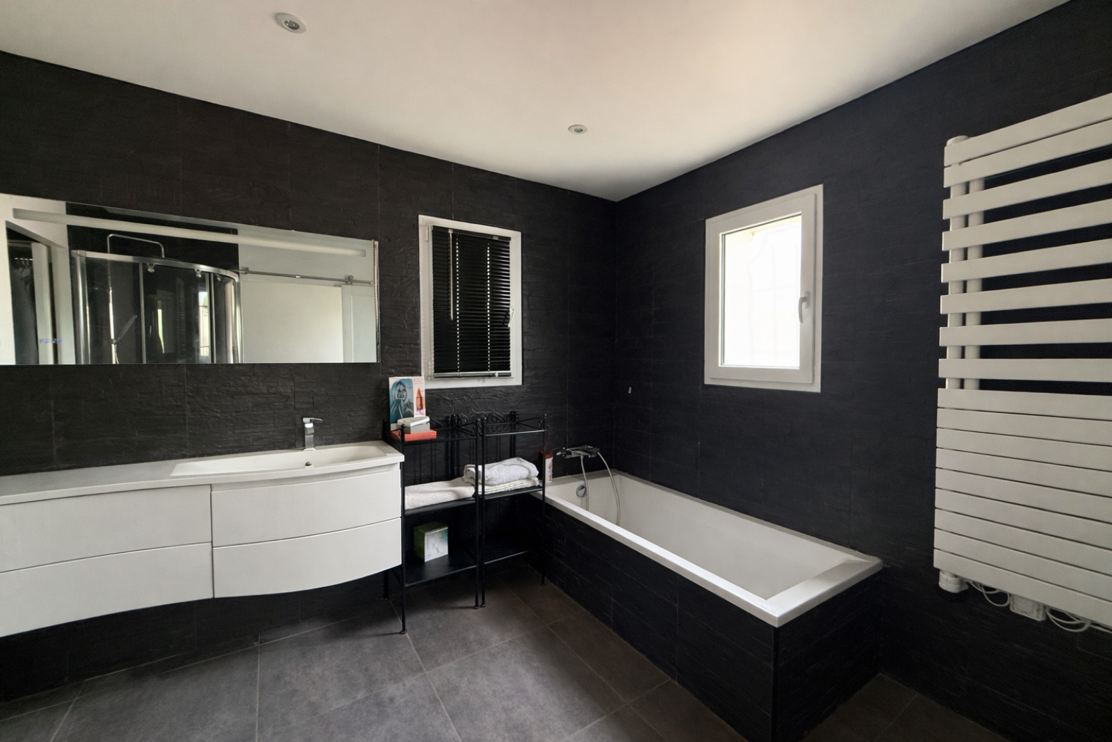 Élégante maison familiale contemporaine avec jardin arboré – Allauch