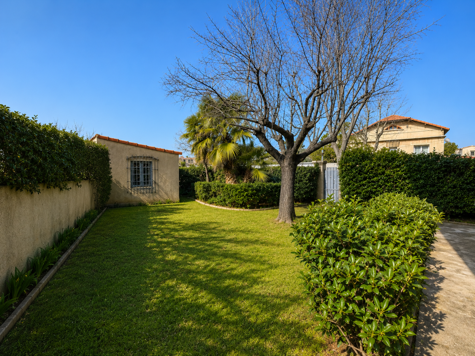 Rare à la vente – Maison de charme avec jardin arboré et garage – Bois Luzy / Saint-Barnabé