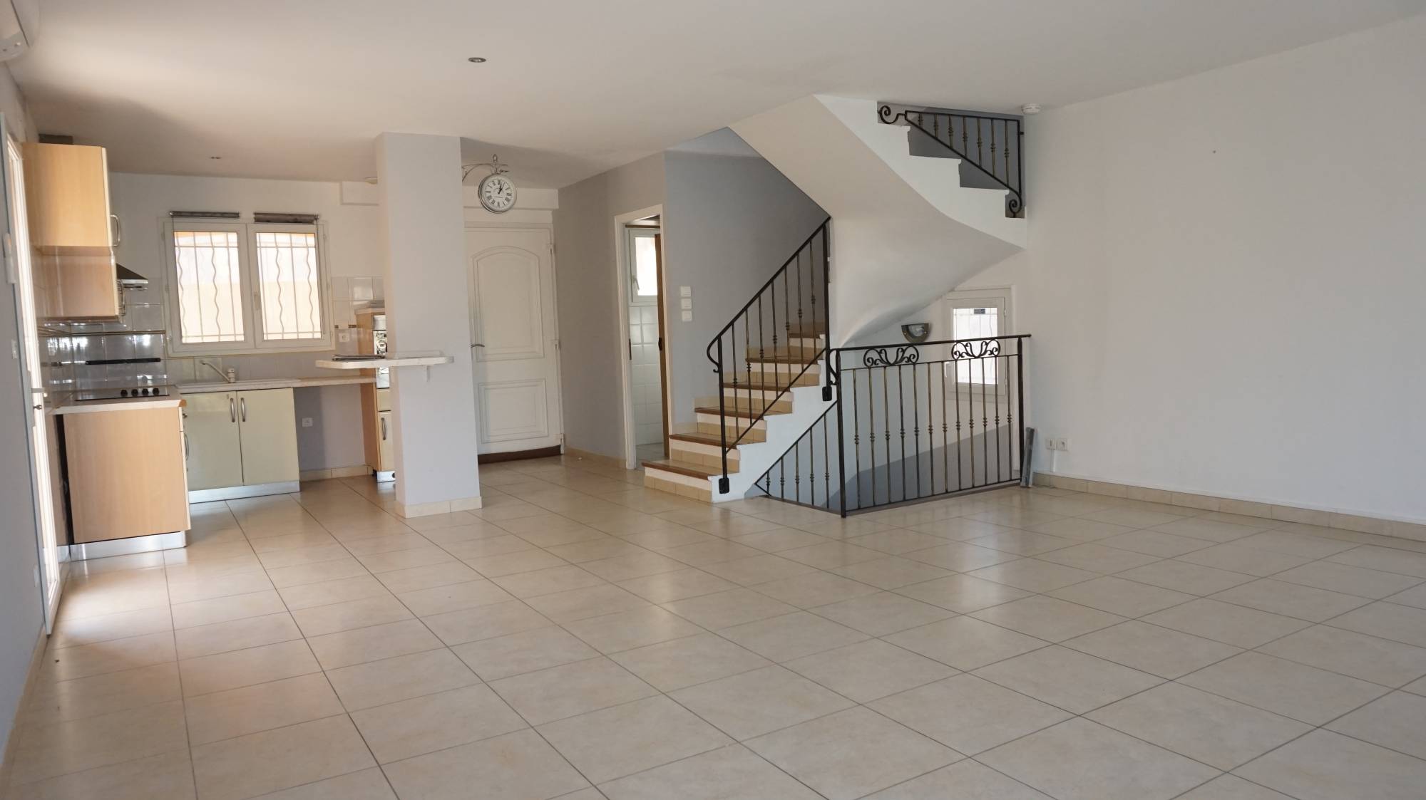 a vendre sur le secteur de plan de cuques maison de 81 m² avec sous sol et garage