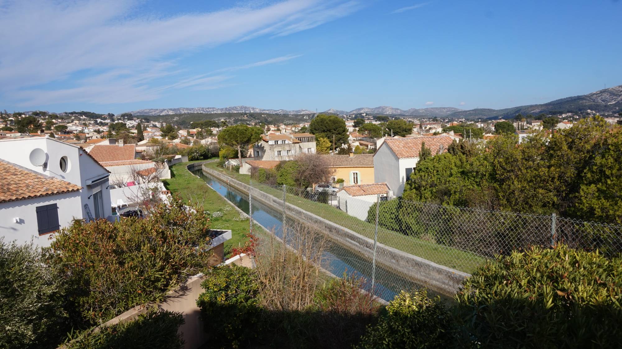 Maison à la vente sur plan de cuques de 81 m² + 74 m² d'annexes et garage
