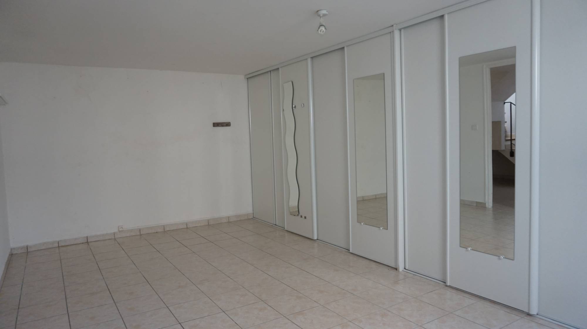 annexes sol sol de 74 m² eclairé avec lumière naturelle maison 81 m² parcelle de 268 m²