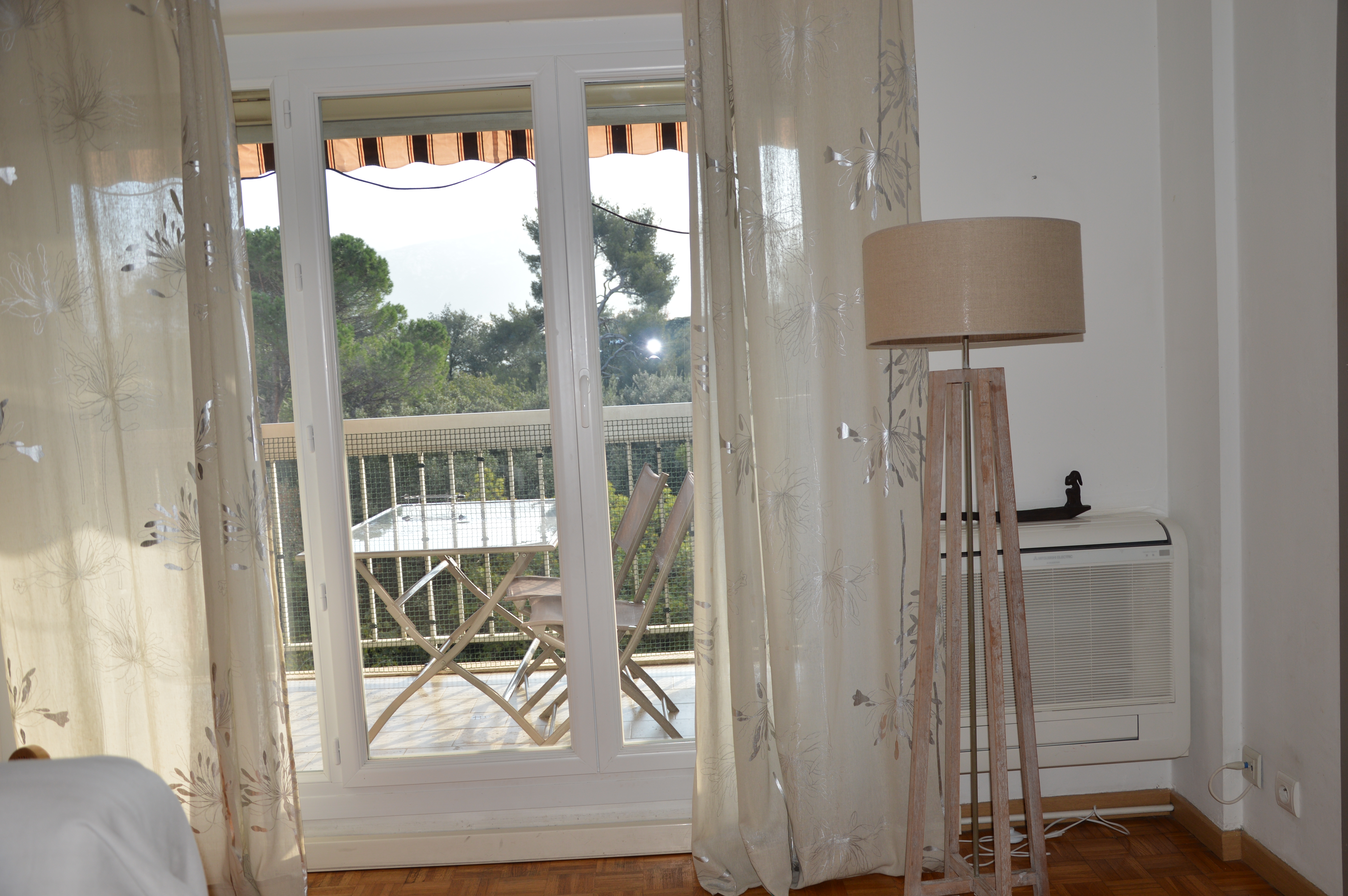 A VENDRE 13011 APPARTEMENT 3 CHAMBRES ENTIEREMENT RENOVE