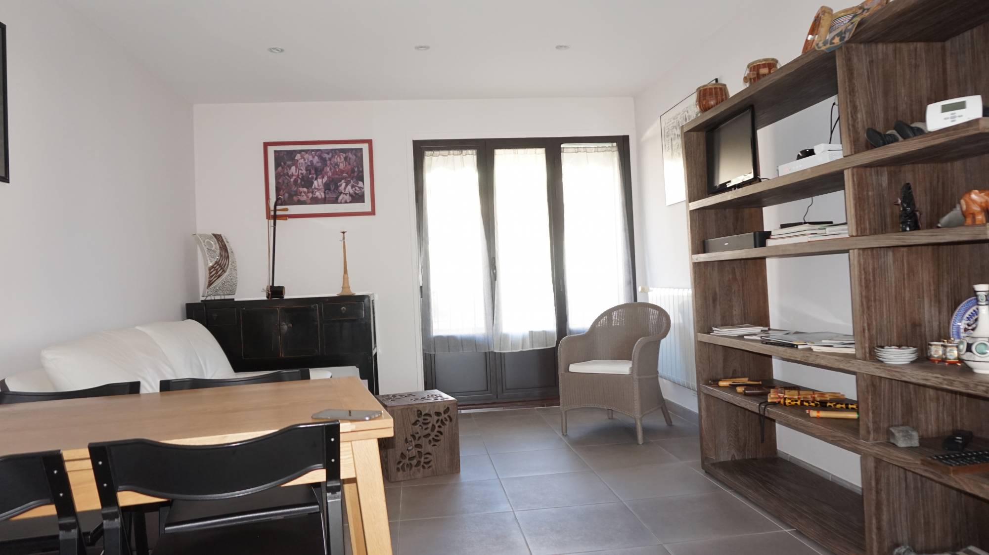 A vendre Bois Luzy/Saint Barnabé 13012 T3 entièrement rénové avec parking privatif + cave