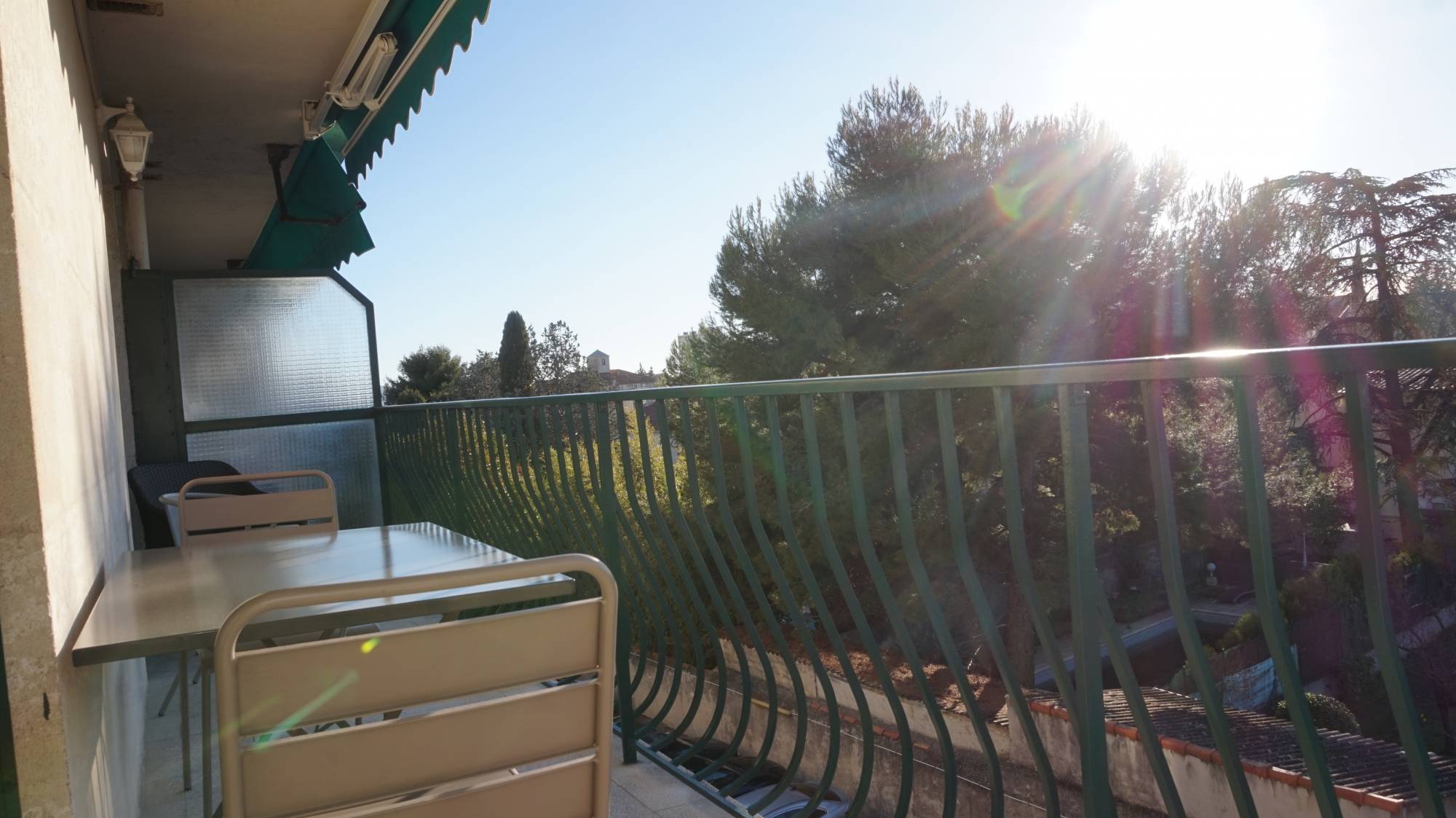 A vendre Bois Luzy/Saint Barnabé 13012 T3 entièrement rénové avec parking privatif + cave