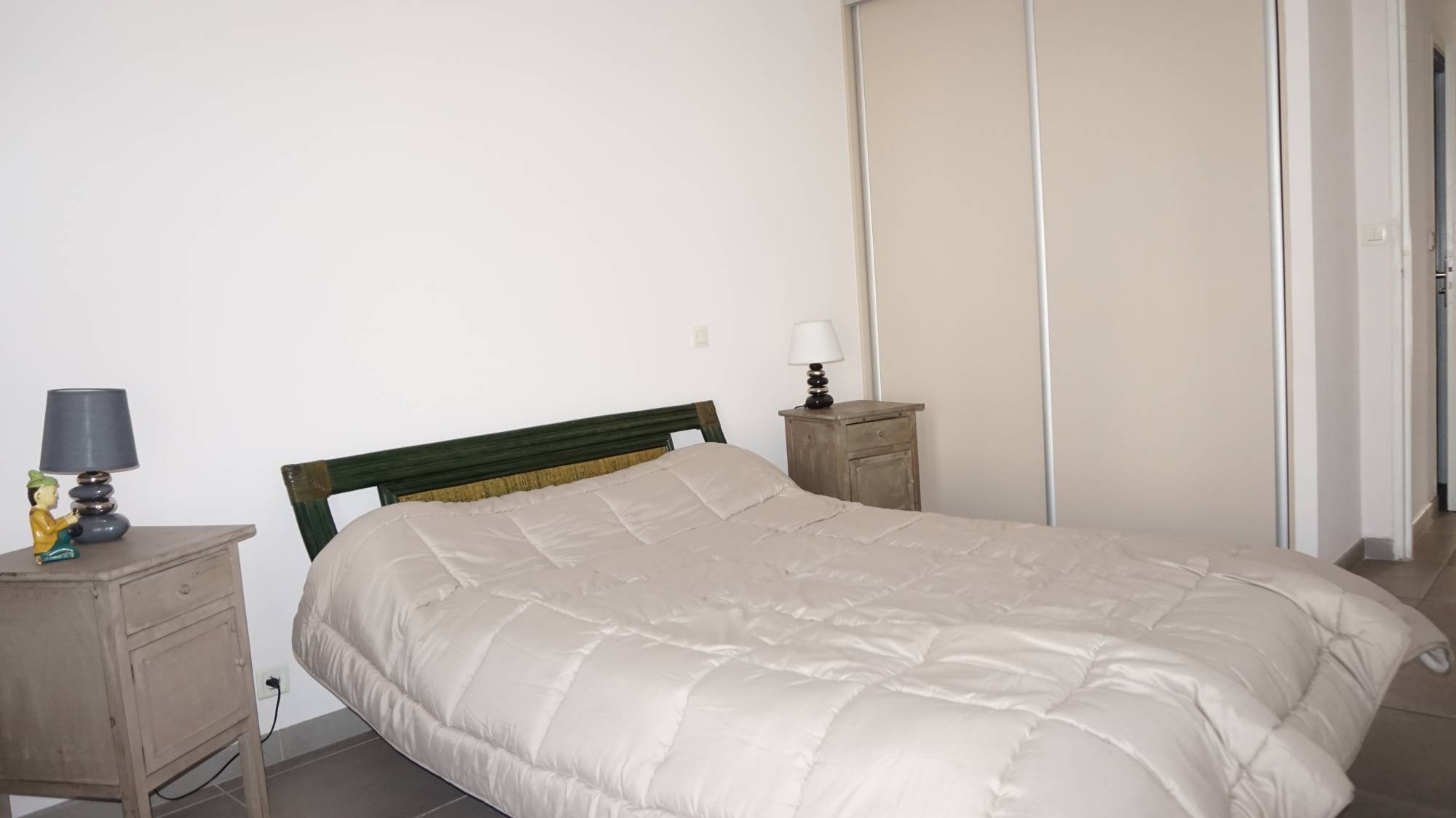 A vendre Bois Luzy/Saint Barnabé 13012 T3 entièrement rénové avec parking privatif + cave