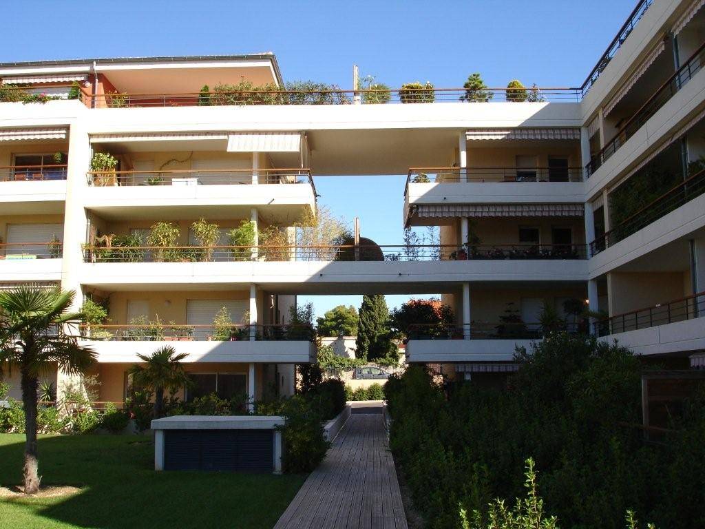 A la vente Saint Barnabé/Bois Luzy 13012 T2 avec terrasse et parking