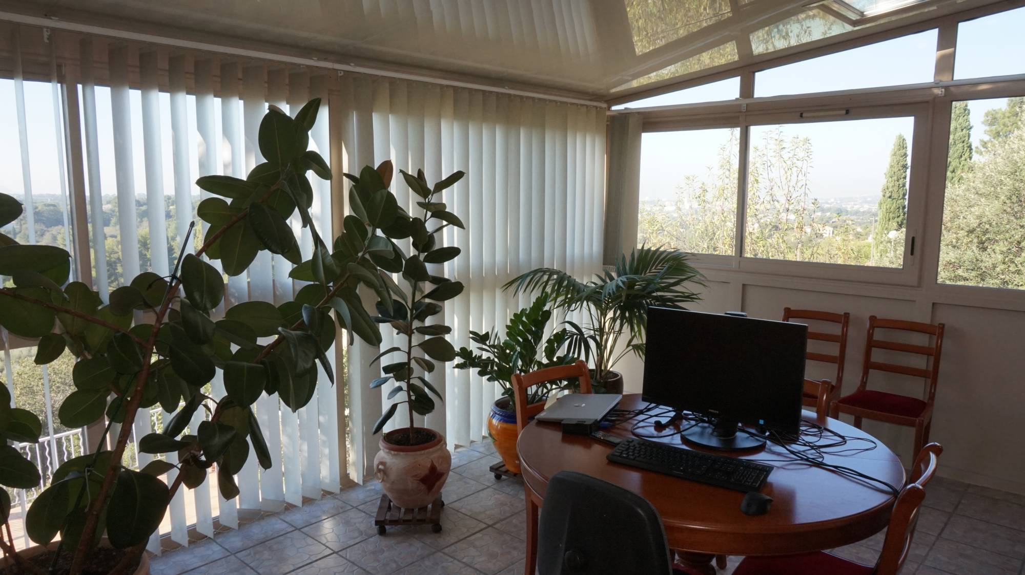 Maison de ville à vendre sur le secteur d'allauch 13390 5/6 pièces divisés en 2 logements actuellement