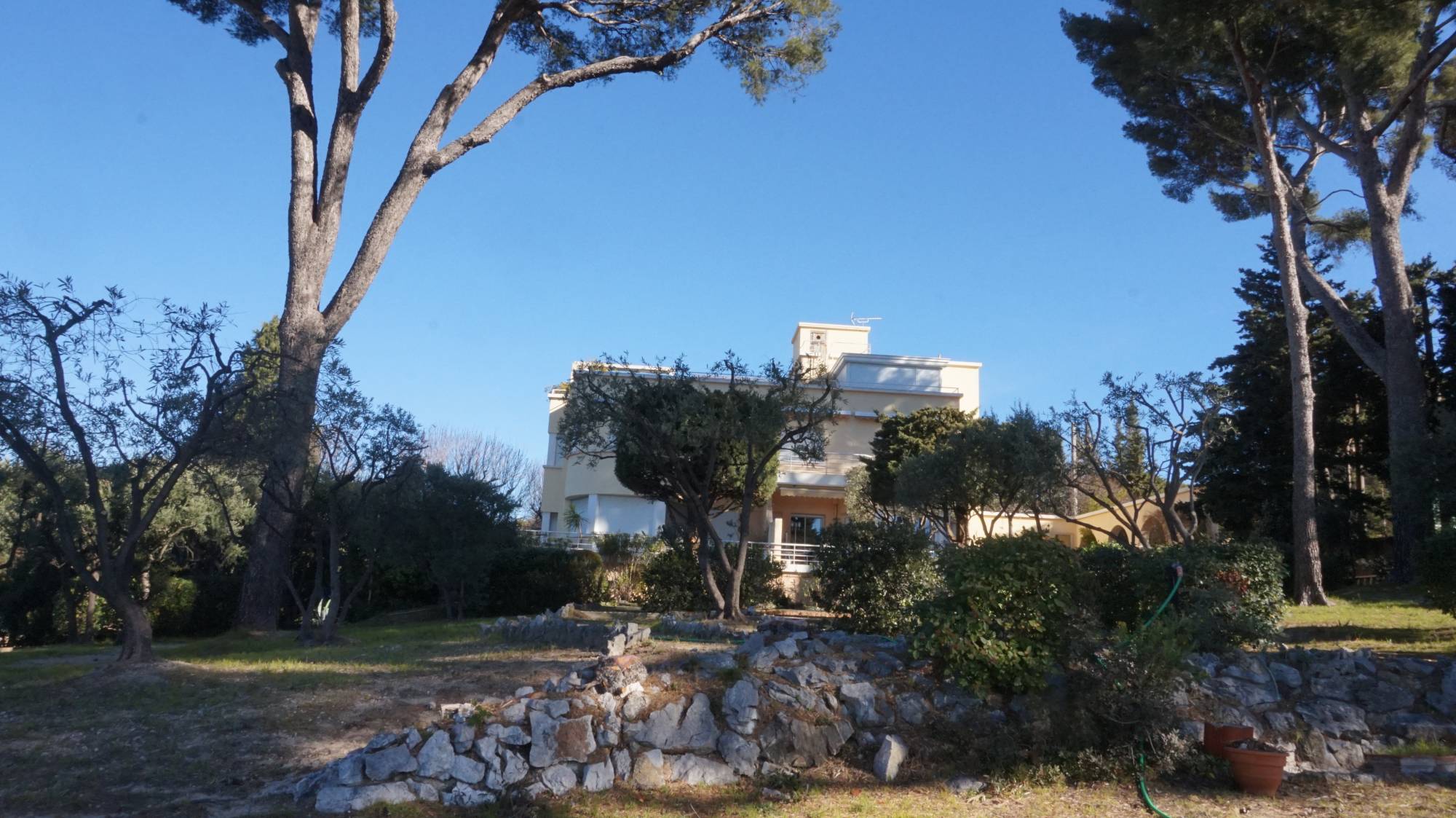 VUE MER  CADRE EXCEPTIONNEL AU PIED DU CAP CANAILLE