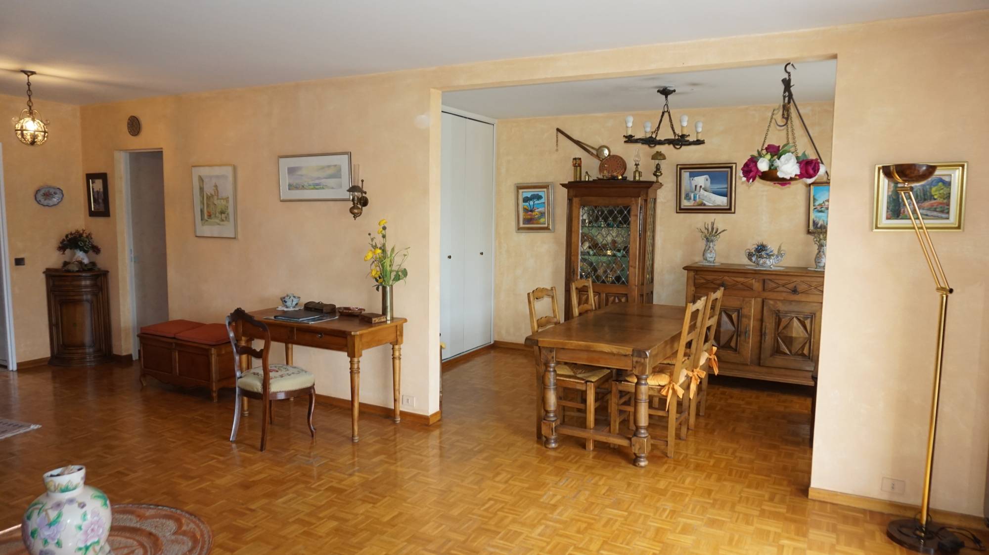 à vendre 13012 Marseille appartement 4 / 5 pièces de 96 m² avec terrasse et place de parking privative