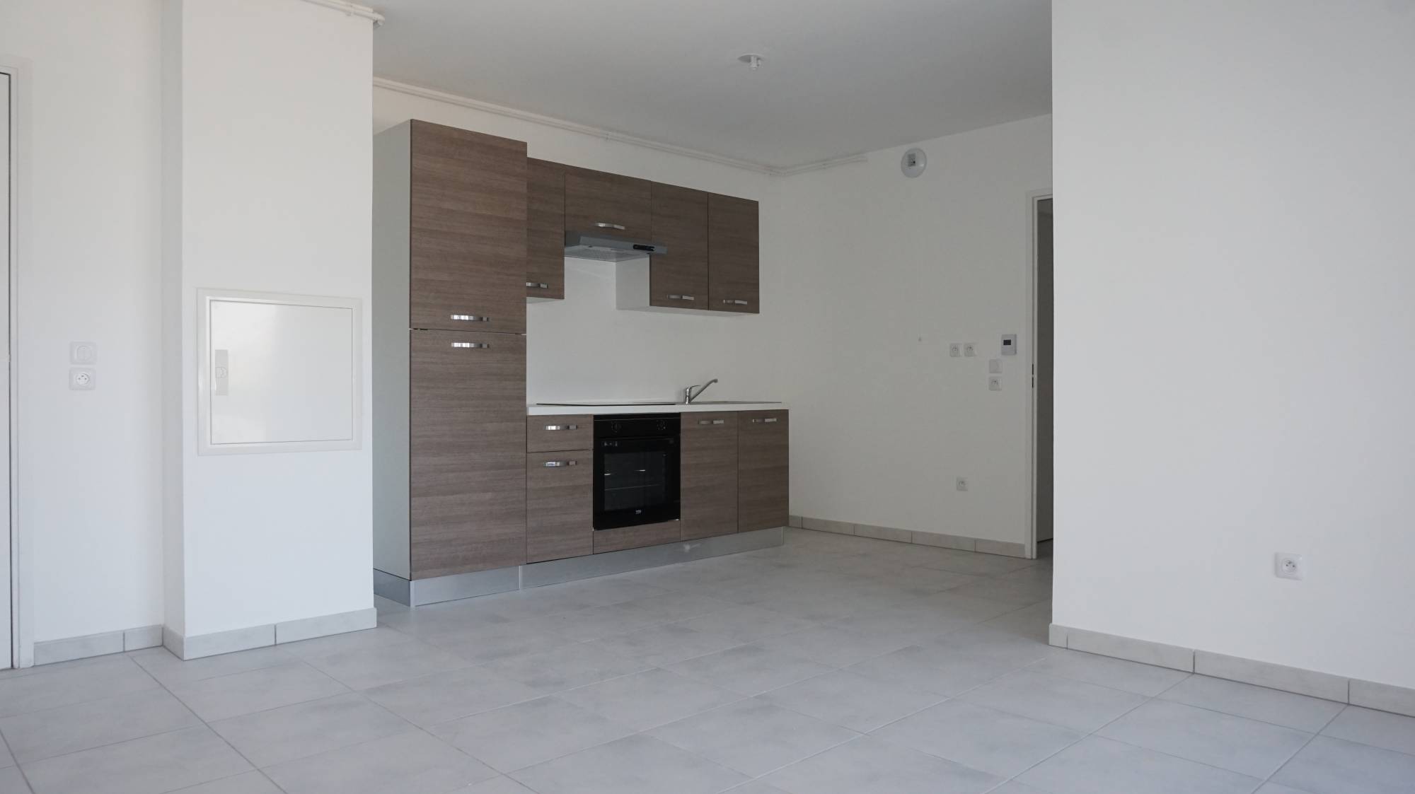 A vendre logement occupé pour investissement locatif appartement 3 pièces avec terrasse et place de parking privative Saint Loup 13010 Marseille