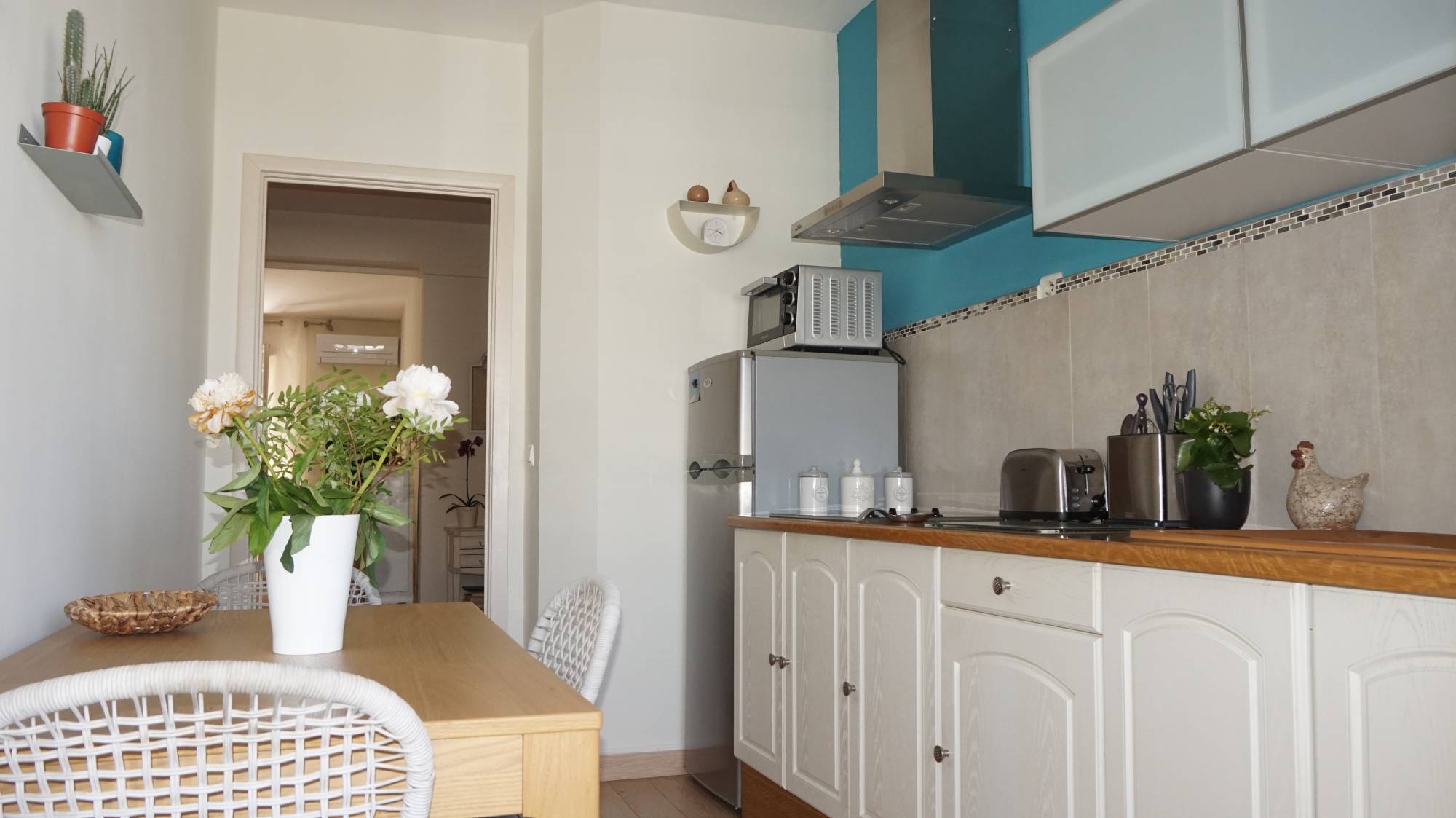 cuisine équipée meublée 2 pièces traversant proposé sur le secteur du 8ème arrondissement de Marseille