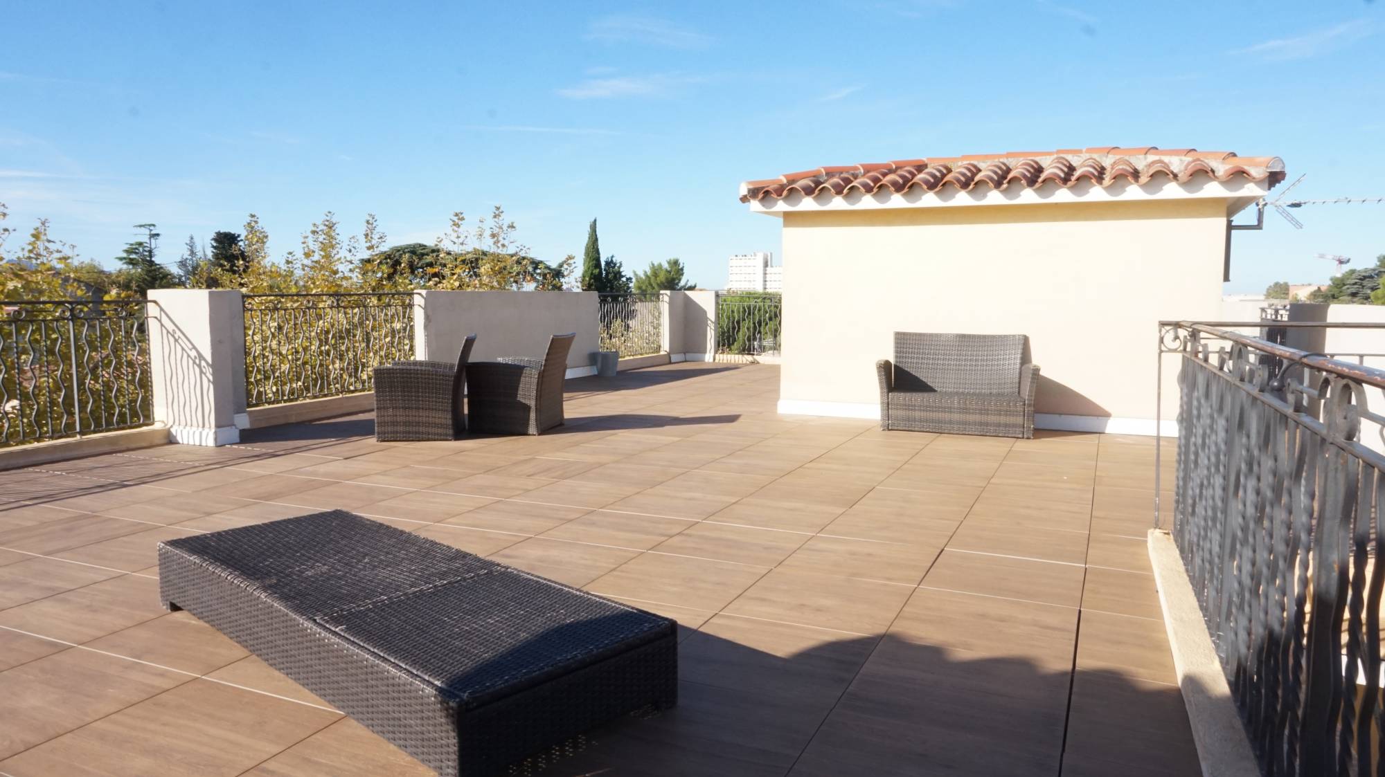 A vendre 3 pièces de 70 m²  en toit terrasse de 120 m² Bois Luzy / Saint Barnabé 13012 Marseille