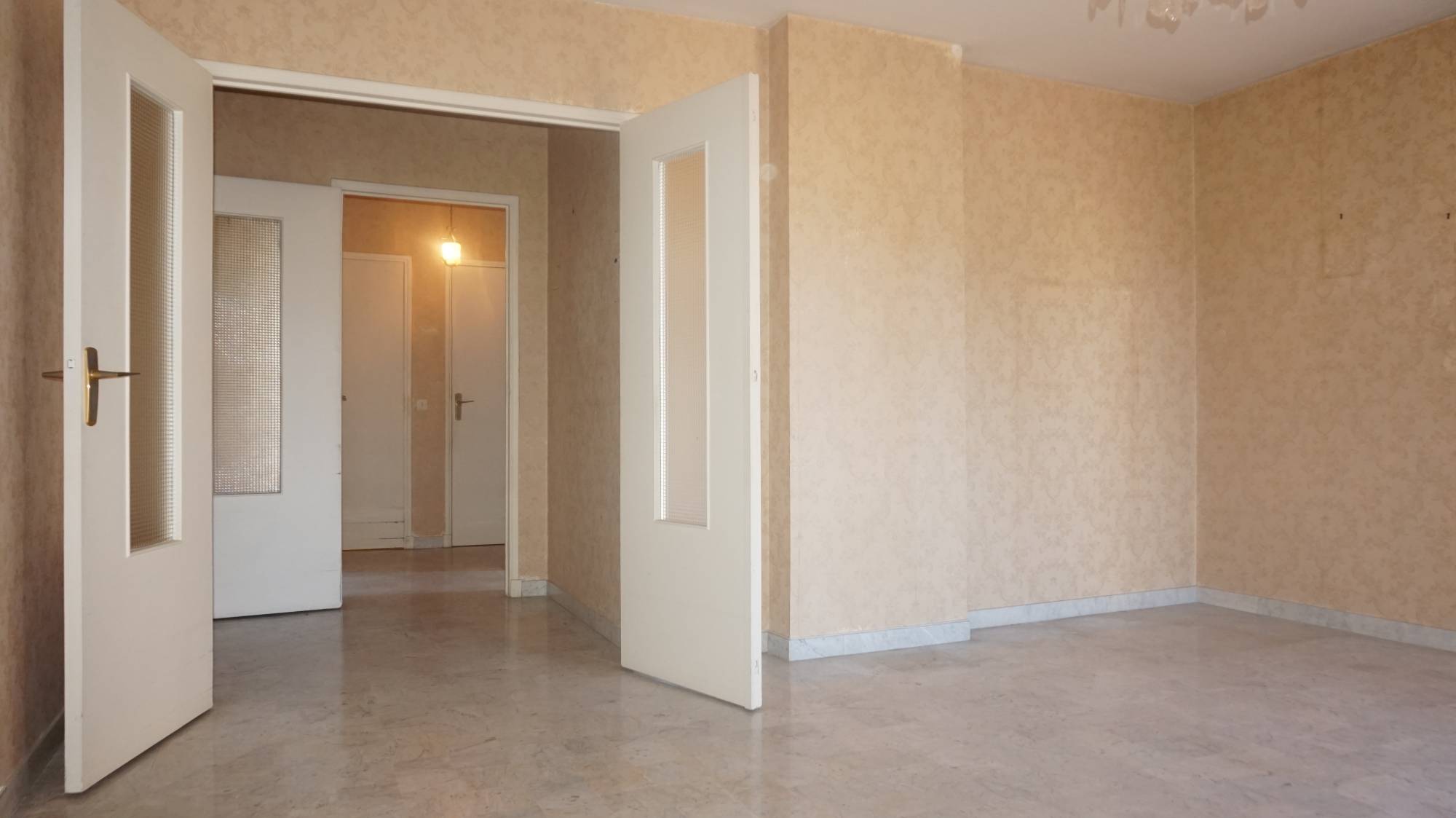 vue dégagée pour cet appartement 3 pièces à rénover Marseille 13009