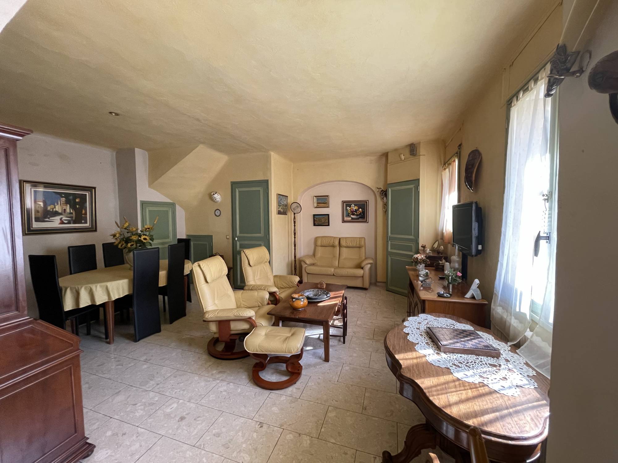 A vendre maison de ville avec terrasse en plein coeur de Saint Barnabé  13012 Marseille